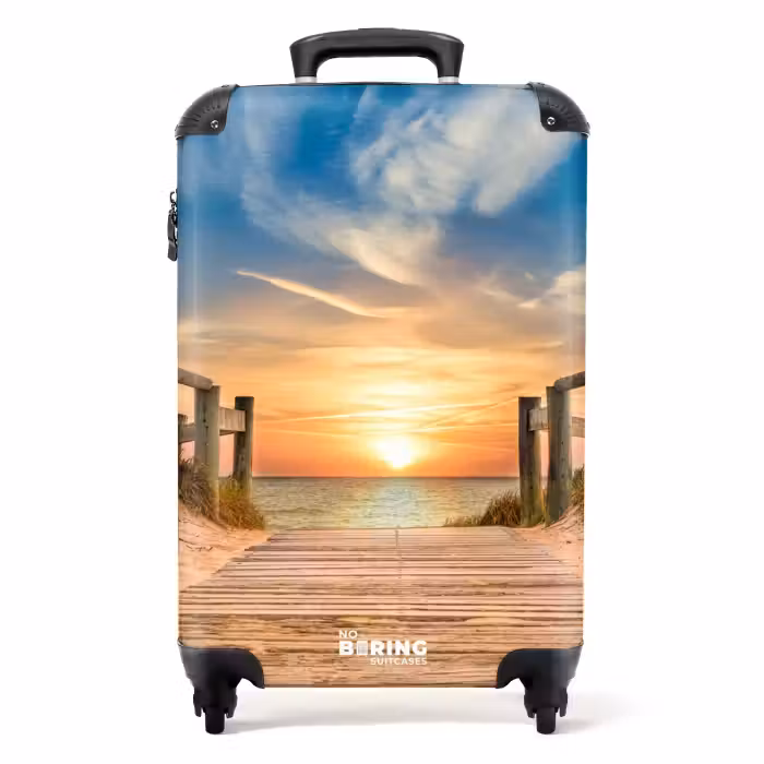 Koffer - Strandweg bei Sonnenuntergang