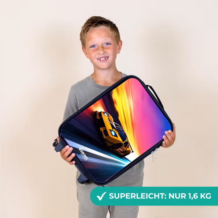 Kinderkoffer - Gelber Rennwagen bei farbenfrohem Sonnenuntergang — 2