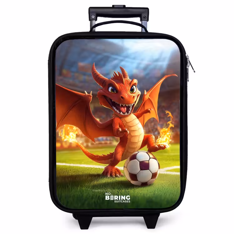 Kinderkoffer - Red Dragon spielt Fußball im sonnigen Stadion — 1