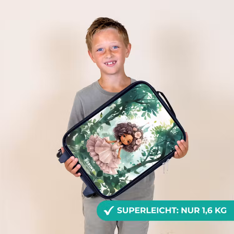 Kinderkoffer - Mädchen mit dunklen Locken im Wald — 2