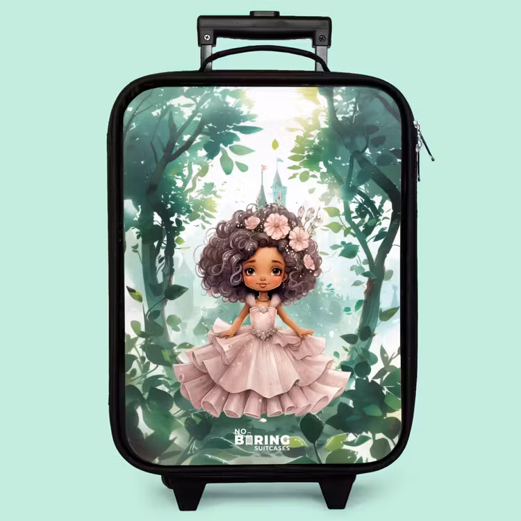 Kinderkoffer - Mädchen mit dunklen Locken im Wald — 3
