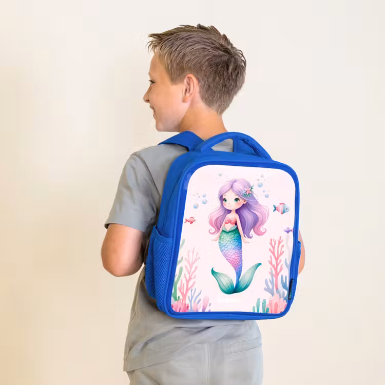 Kinderrucksack - Blau - Meerjungfrau umgeben von Fischen und Korallen — 2
