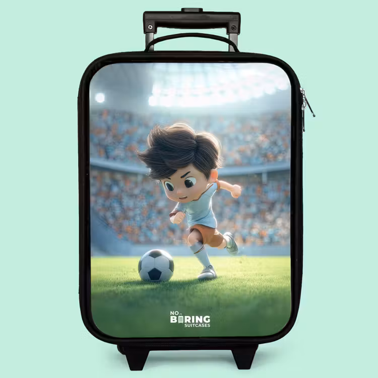Kinderkoffer - Junge - Fußball - Stadion - Sonnenlicht — 3