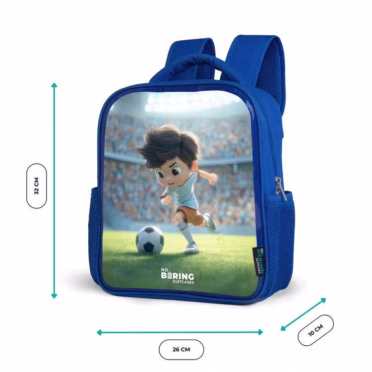 Kinderrucksack - Blau - Junge - Fußball - Stadion - Sonnenlicht — 6