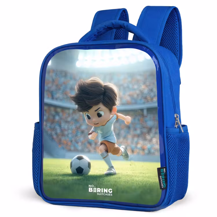 Kinderrucksack - Blau - Junge - Fußball - Stadion - Sonnenlicht — 7