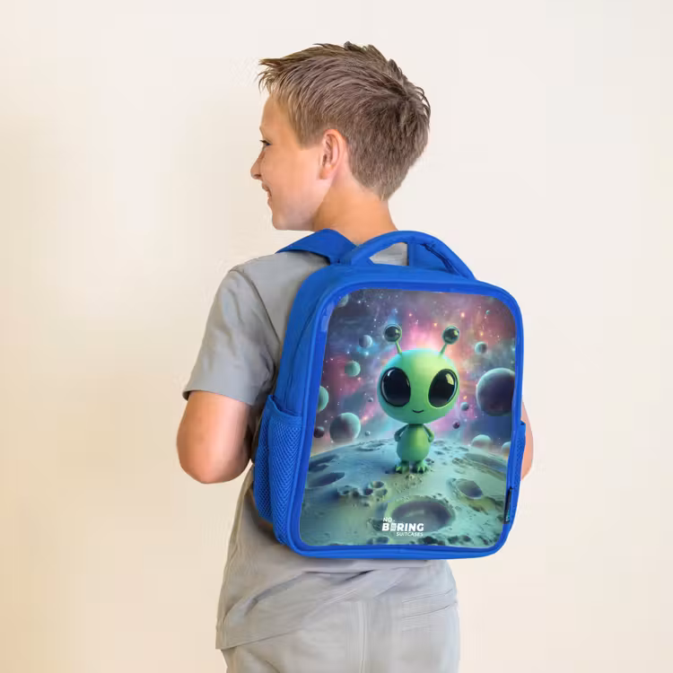 Kinderrucksack - Blau - Grünes außerirdisches Wesen auf Mondlandschaft — 2