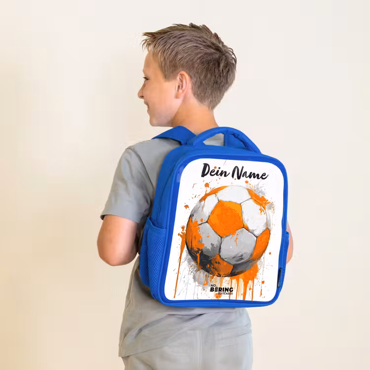 Kinderrucksack mit Namen - Blau - Fußball-Vibes - Farbe - Orange — 2
