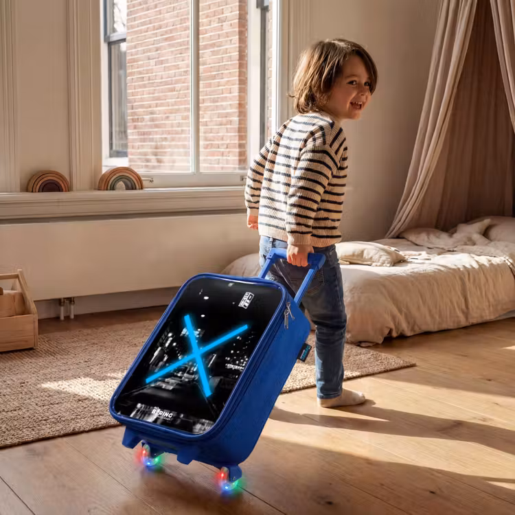 Kinderkoffer Blau - Hellblaues Kreuz in einer Nachtszene — 2