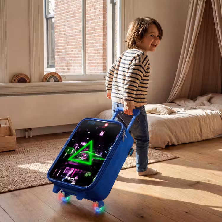 Kinderkoffer Blau - Hellgrünes Dreieck über einer Stadtstraße — 2
