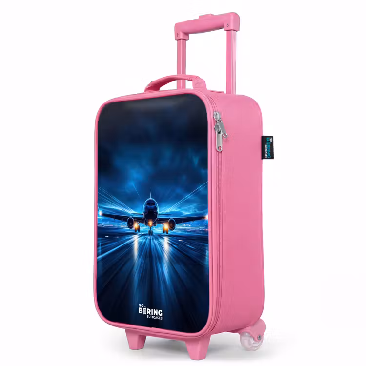 Kinderkoffer Rosa - Ein Flugzeug hebt in einer futuristischen Nachtlandschaft ab — 8