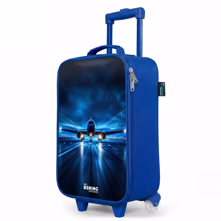 Kinderkoffer Blau - Ein Flugzeug hebt in einer futuristischen Nachtlandschaft ab — 8