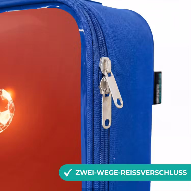 Kinderkoffer Blau - Rot glühender Fußballer in Aktion — 5