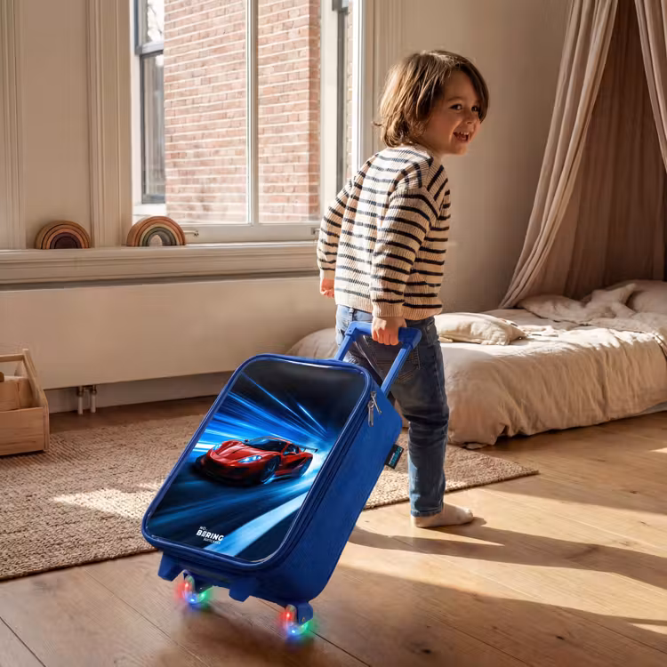 Kinderkoffer Blau - Roter Rennwagen in der digitalen Geschwindigkeitswelt — 2