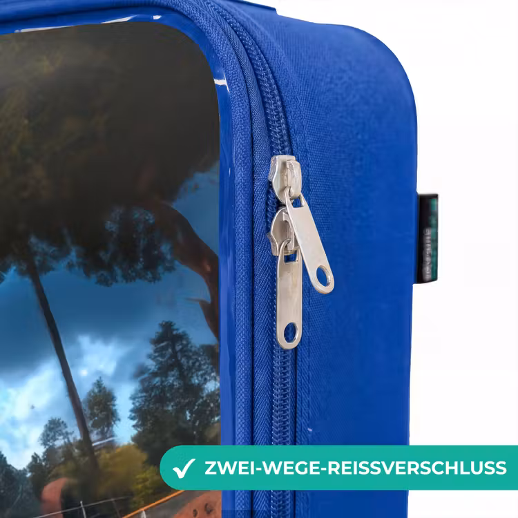 Kinderkoffer Blau - Sportwagen kracht mit Ball durch Fußballfeld — 5