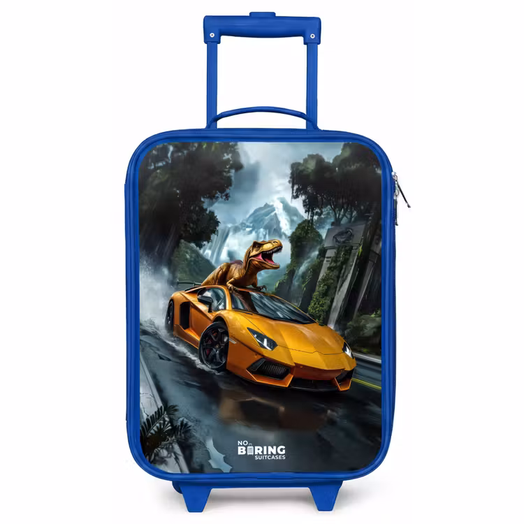 Kinderkoffer Blau - T-Rex auf orangefarbenem Sportwagen im verregneten Wald — 1