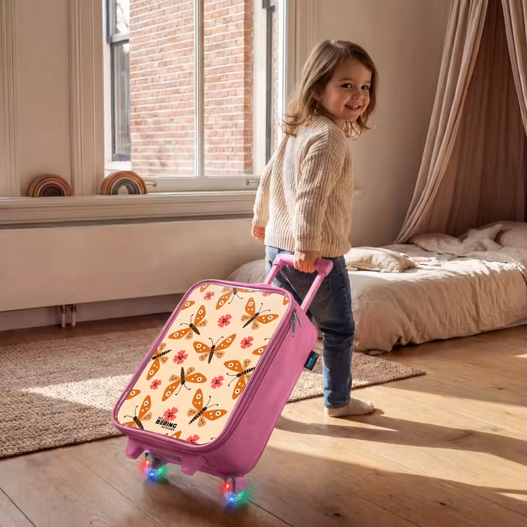 Kinderkoffer Rosa - Orangefarbene Schmetterlinge und rosa Blumen auf beigem Hintergrund — 2