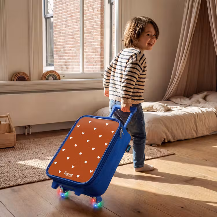Kinderkoffer Blau - Weißes Herzmuster auf orange-braunem Hintergrund — 2