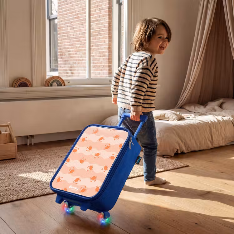 Kinderkoffer Blau - Orangefarbene Krabben auf gewelltem Hintergrund — 2