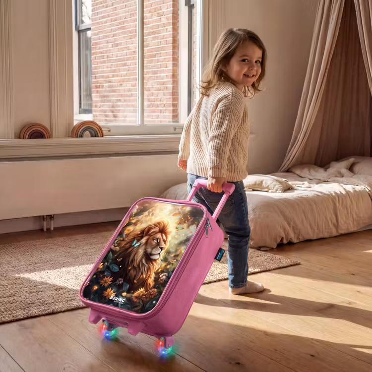 Kinderkoffer Rosa - Löwe mit Schmetterlingen im blühenden Dschungel — 2