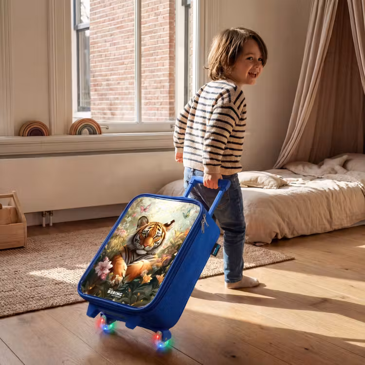 Kinderkoffer Blau - Tiger im Blumenfeld mit Schmetterlingen und Sonnenlicht — 2