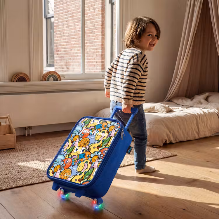 Kinderkoffer Blau - Cartoon von verschiedenen Kreaturen und Gesichtern — 2