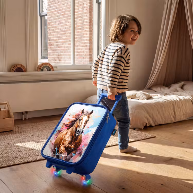 Kinderkoffer Blau - Galoppierendes Pferd mit buntem Hintergrund — 2