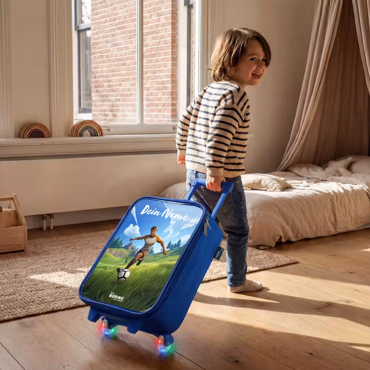 Kinderkoffer Blau mit Name - Fußballer - Gras - Tor - Farbenfroh — 2