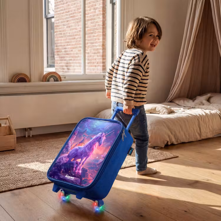 Kinderkoffer Blau - Lila Einhorn in magischer Umgebung — 2