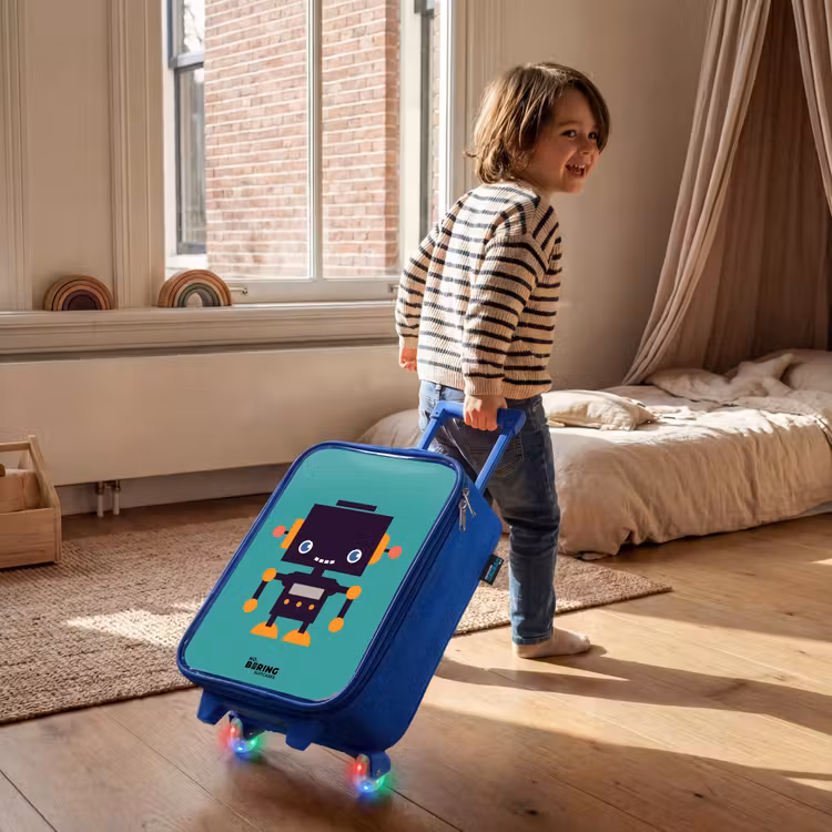 Kinderkoffer Blau - Schwarzer Roboter mit orangefarbenen Akzenten auf blauem Hintergrund — 2