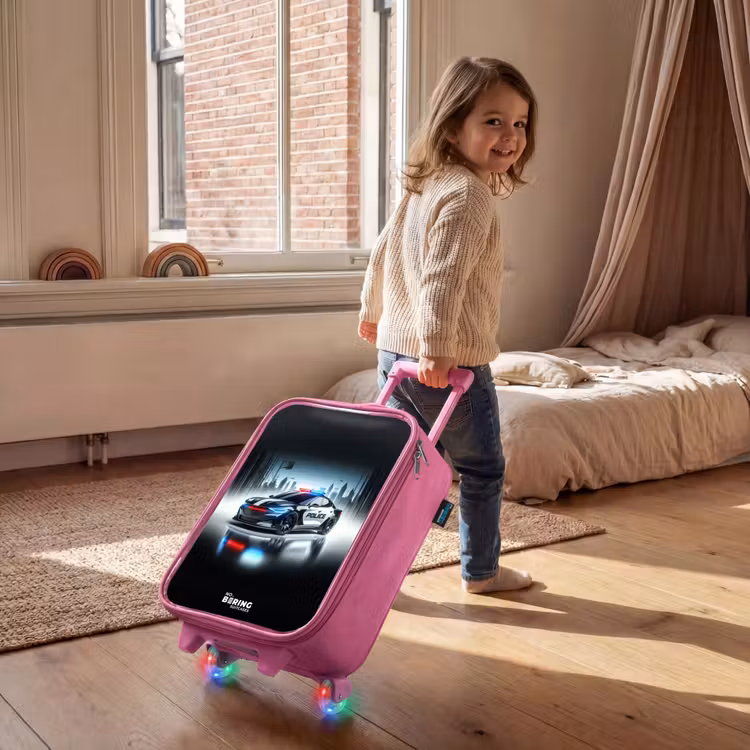 Kinderkoffer Rosa - Schwarz-weißes Polizeiauto vor einer Skyline — 2