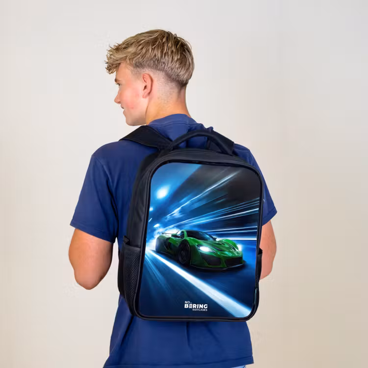 Kinderrucksack - Schwarz - Grünes Superauto blinkt durch Neonlichter — 3