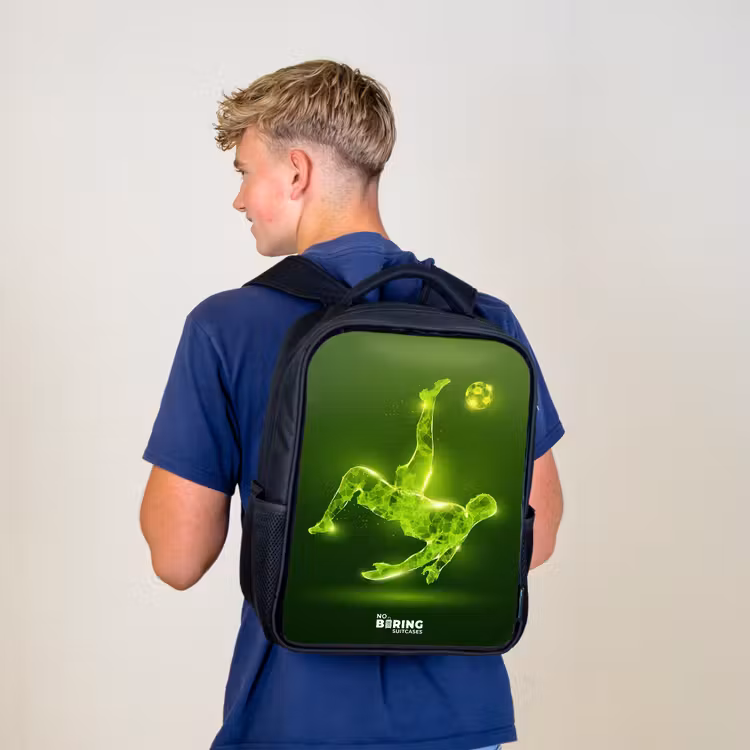 Kinderrucksack - Schwarz - Grünes Neon-Omelett in Aktion — 3