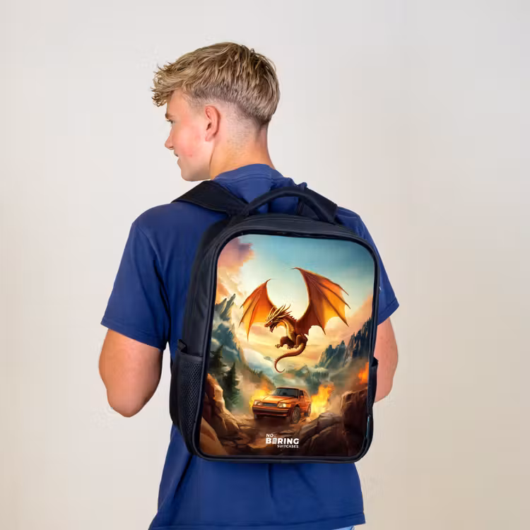 Kinderrucksack - Schwarz - Fliegender Drache über feuriger Bergstraße — 3