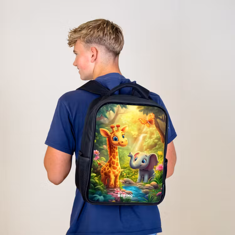 Kinderrucksack - Schwarz - Giraffe und Elefant am Bach im Dschungel — 3