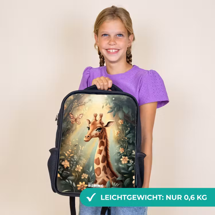 Kinderrucksack - Schwarz - Junge Giraffe zwischen Blumen im sonnigen Wald — 7