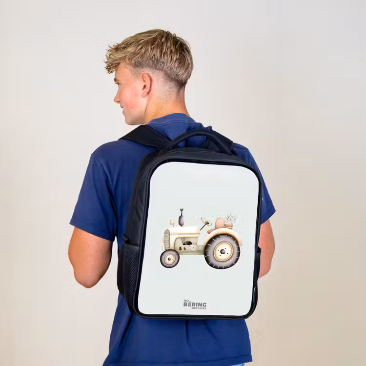 Kinderrucksack - Schwarz - Beigefarbener Oldtimer-Traktor in Pastellgrün — 3
