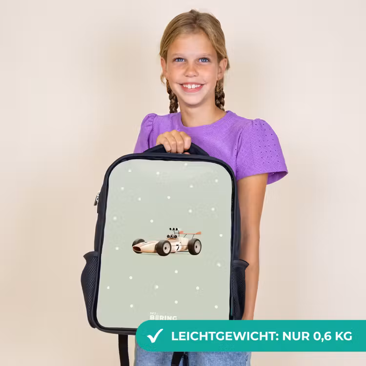 Kinderrucksack - Schwarz - Beigefarbenes Retro-Rennauto auf grünem Polka-Dot-Hintergrund — 7