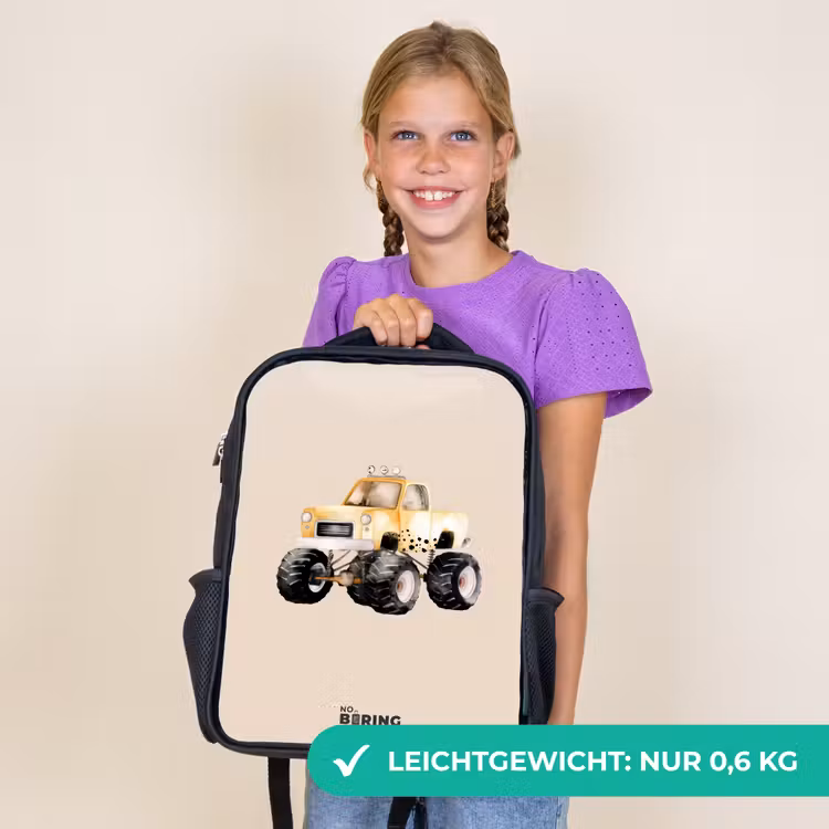 Kinderrucksack - Schwarz - Gelber Monstertruck auf einem beigen Hintergrund — 7