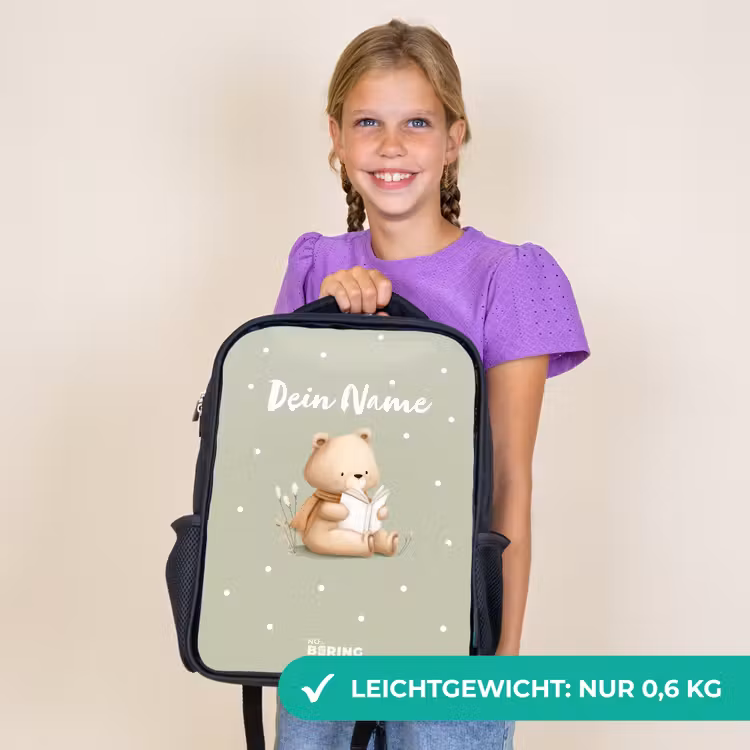 Kinderrucksack - Schwarz - Ein Braunbär liest ein Buch - Grün — 7
