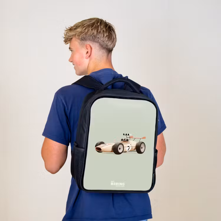 Kinderrucksack - Schwarz - Beige Retro-Rennwagen auf grünem Hintergrund — 3