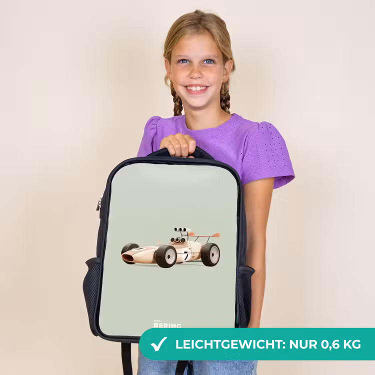 Kinderrucksack - Schwarz - Beige Retro-Rennwagen auf grünem Hintergrund — 7