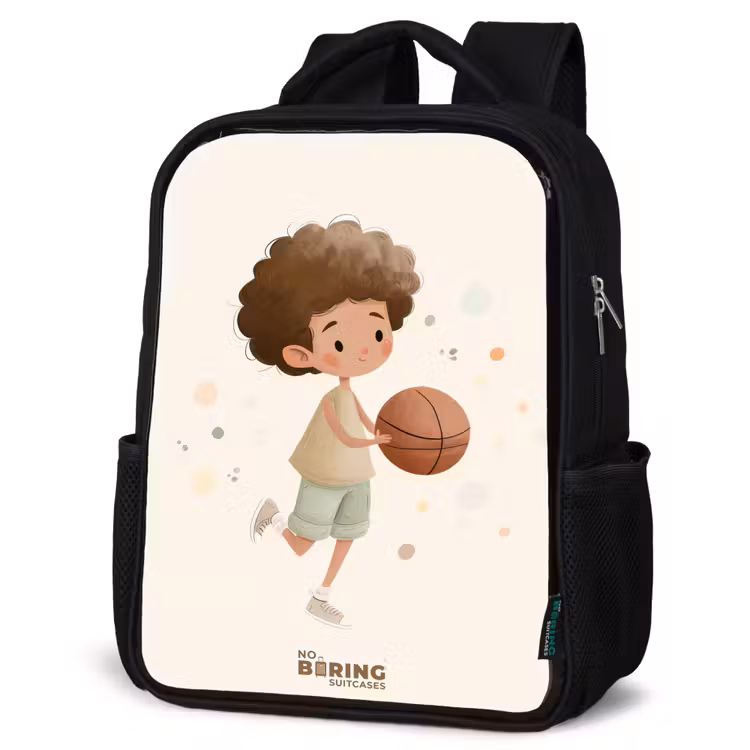 Kinderrucksack - Schwarz - Junge mit einem Basketball in Beigetönen — 4
