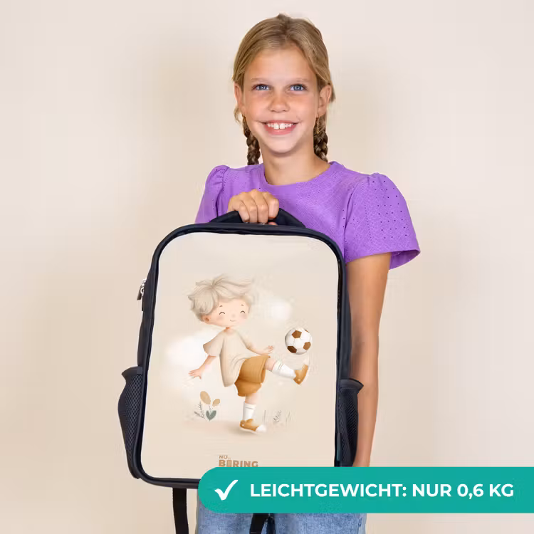 Kinderrucksack - Schwarz - Junge mit einem Fußball in beigen Farben — 7