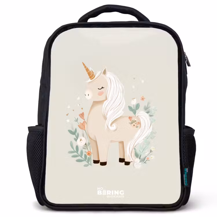 Kinderrucksack - Schwarz - Einhorn zwischen Blumen in Beigetönen — 1