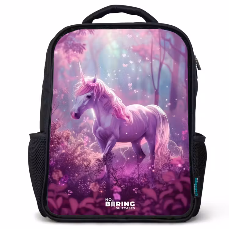 Kinderrucksack - Schwarz - Einhorn, umgeben von lila Natur — 1