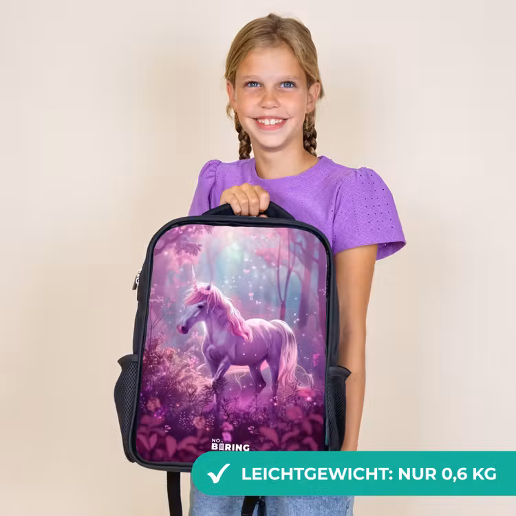 Kinderrucksack - Schwarz - Einhorn, umgeben von lila Natur — 7