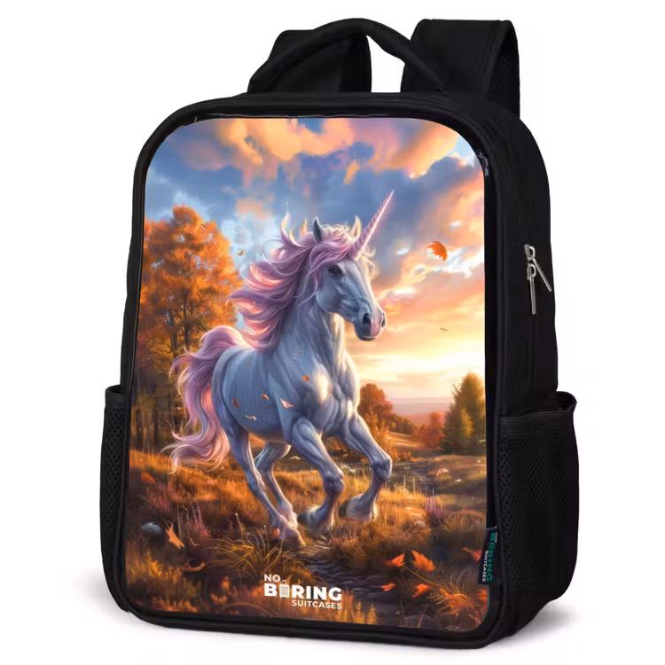 Kinderrucksack - Schwarz - Galoppierendes Einhorn in der Herbstwelt — 4