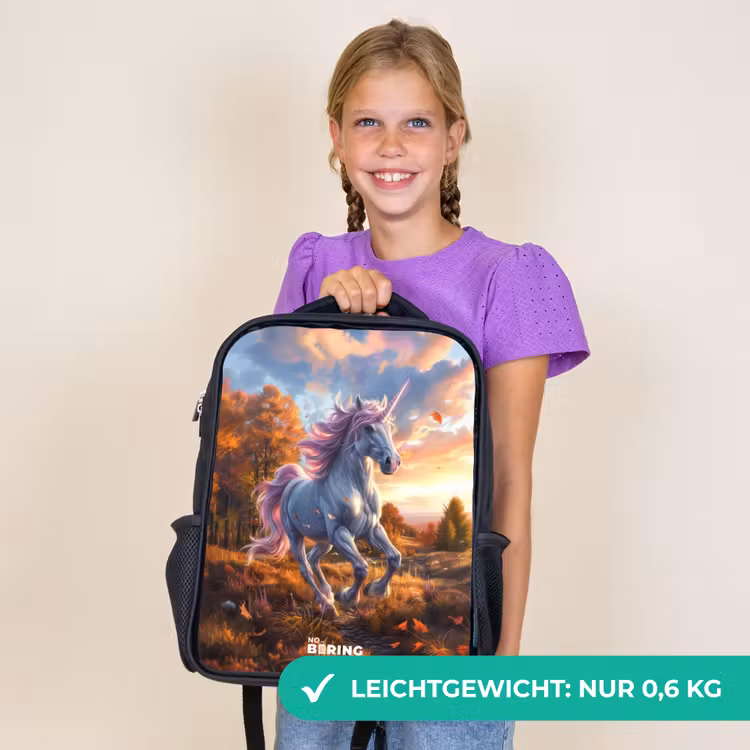 Kinderrucksack - Schwarz - Galoppierendes Einhorn in der Herbstwelt — 7