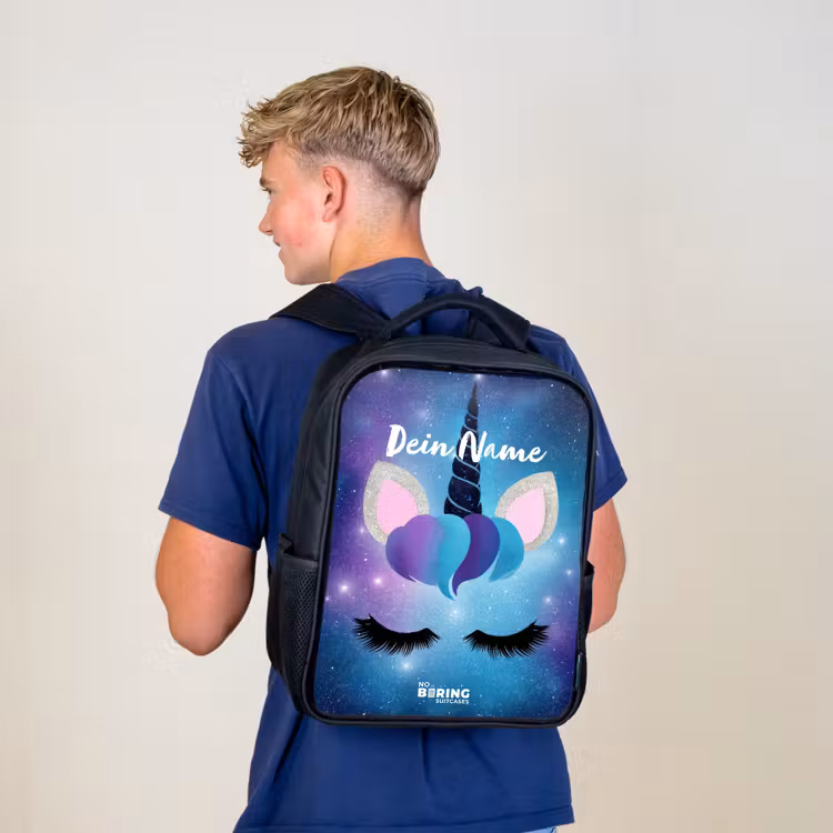 Kinderrucksack - Schwarz - Einhorn auf einem Sternenhimmel Hintergrund — 3