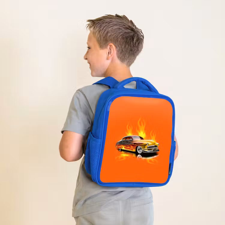 Kinderrucksack - Blau - Gelbes Auto mit gelben Flammen — 2